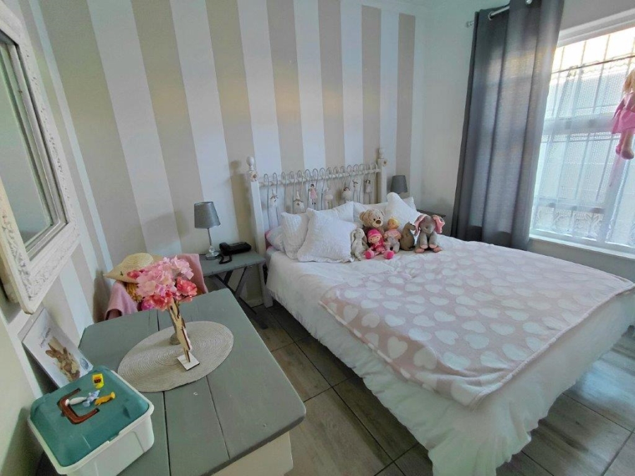 5 Bedroom Property for Sale in Winslow Western Cape